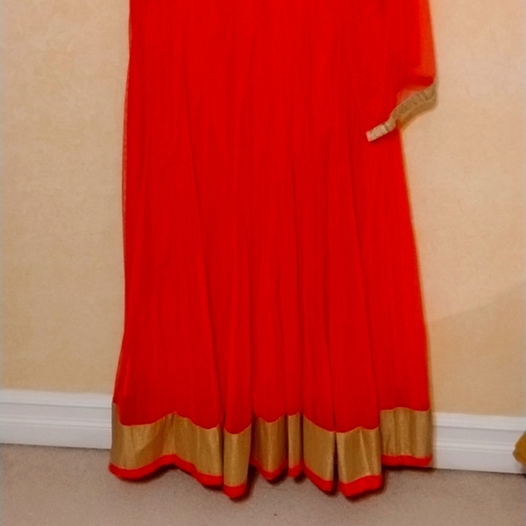 Indian gown with silky pants, drawstring waist, scarf and fabric for sleeves - Picture 4 of 7